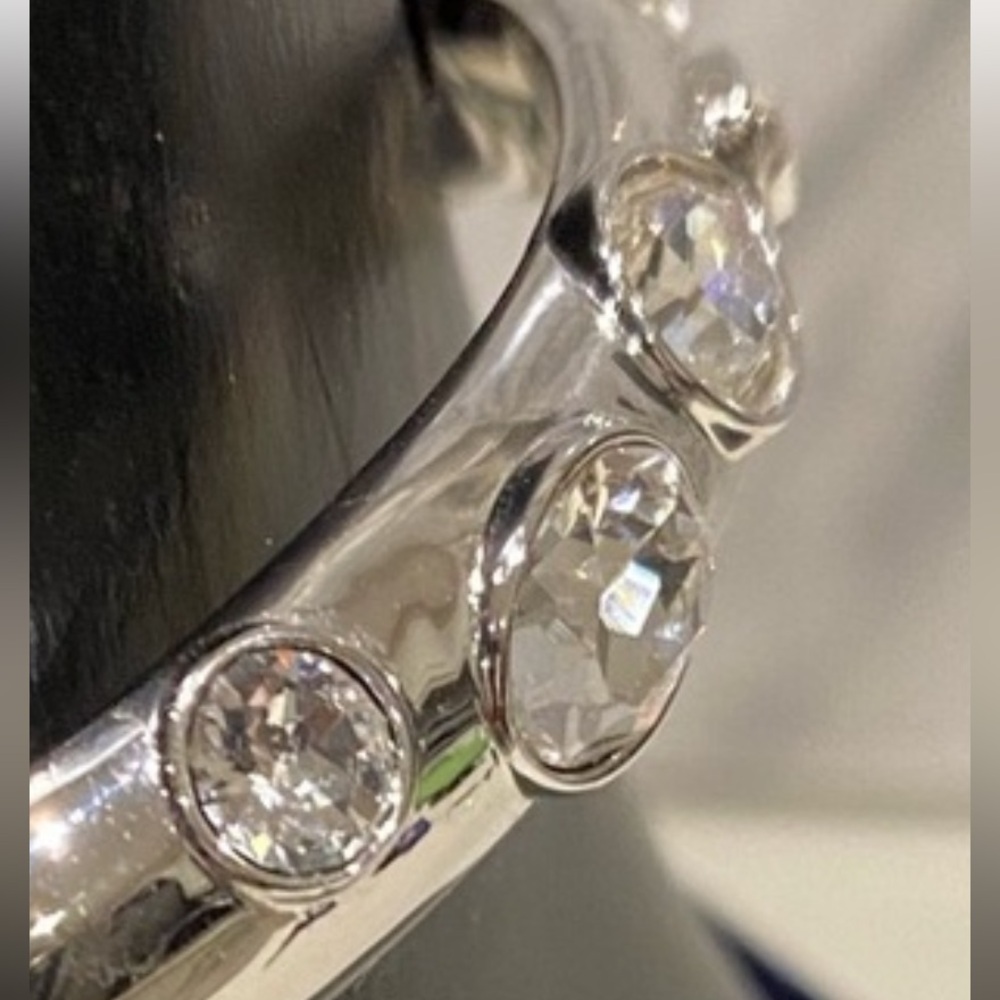 Elegant Silver Sparkling Swarovski Crystal Bangle - Picture 9 of 11